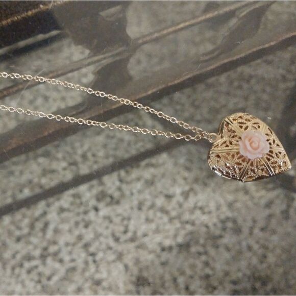 Heart locket damaged - Picture 1 of 12